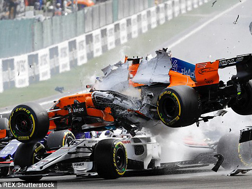 4F6B987400000578-0-image-m-21_1535362326291