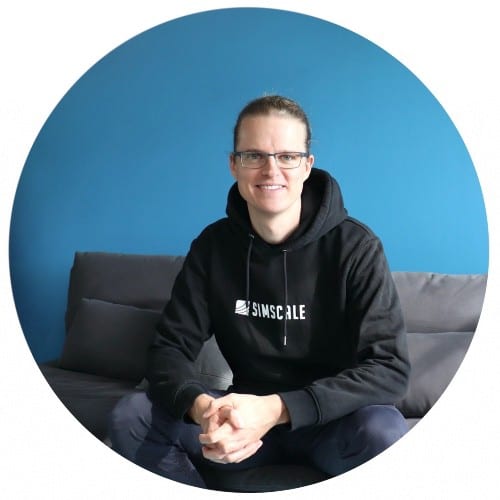 vincenz dölle simscale founder wearing a simscale sweatshirt 