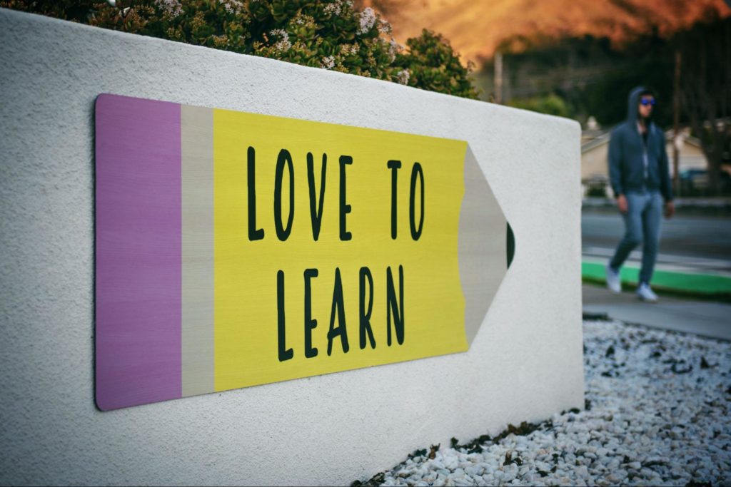 pencil-shaped arrow that says love to learn