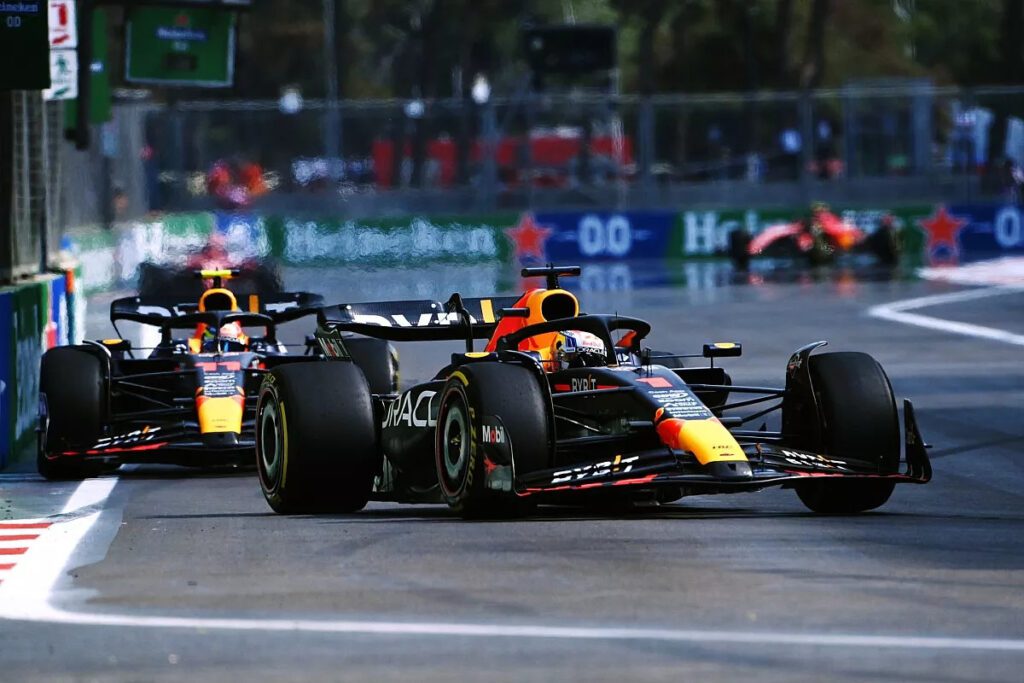 Two RedBull Racing F1 cars coming into a corner after drafting along a straighaway